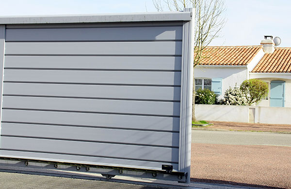 Portail coulissant pvc